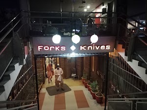 Forks N Knives - Pizza Kitchen